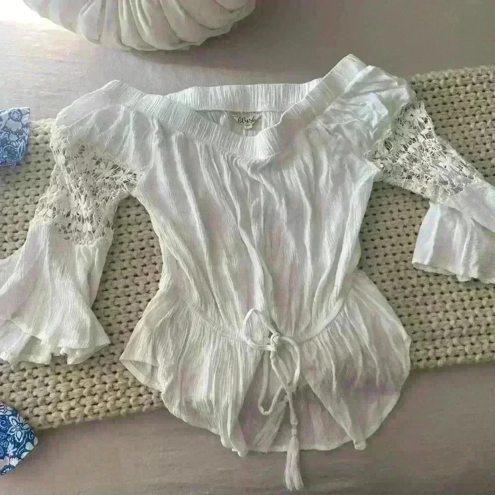 Hint of Blush Women’s M white off the shoulder peplum top embroidered sleeves